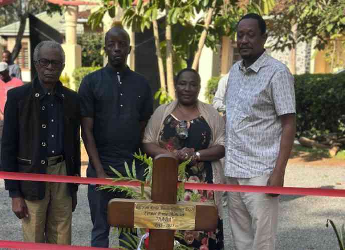 Mourners continue flocking to Raila’s grave, a week later